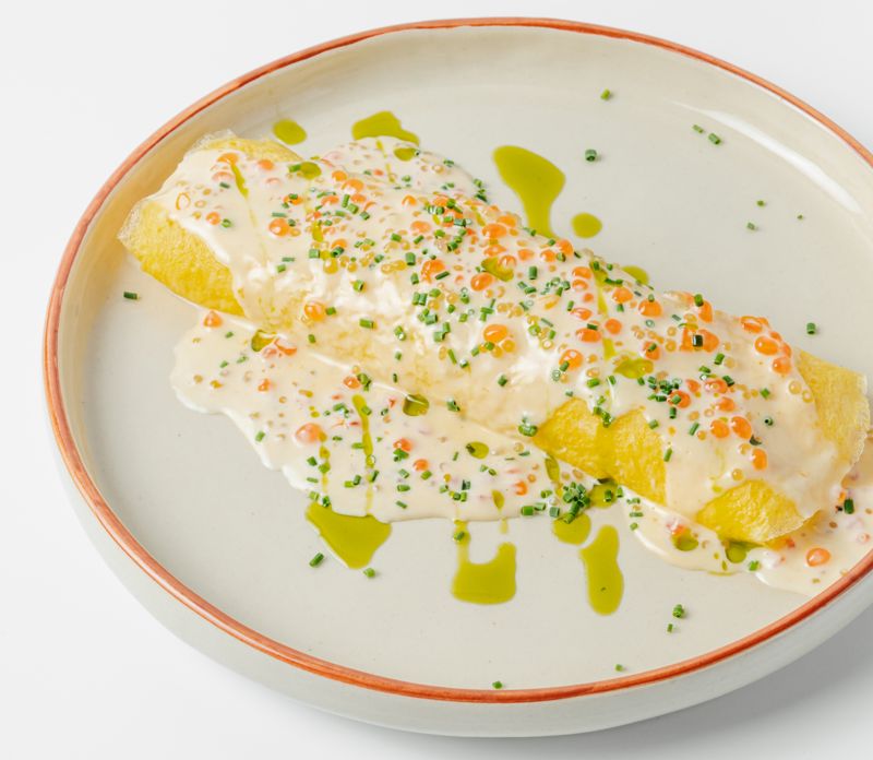 Сливочный омлет с красной икрой